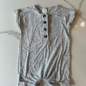 Lou Lou & Company Gray Romper 6-12m